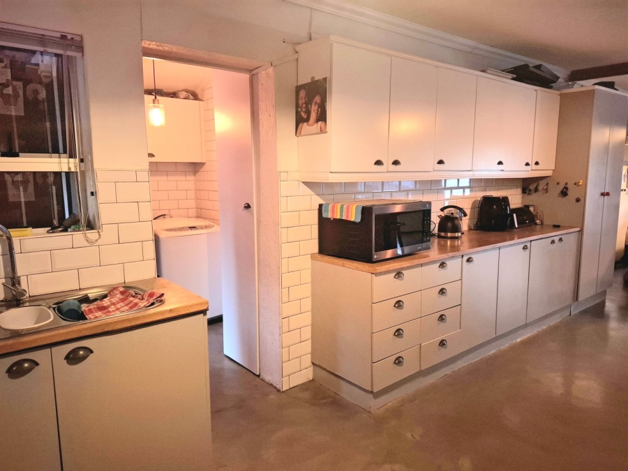 4 Bedroom Property for Sale in Oakdale Western Cape